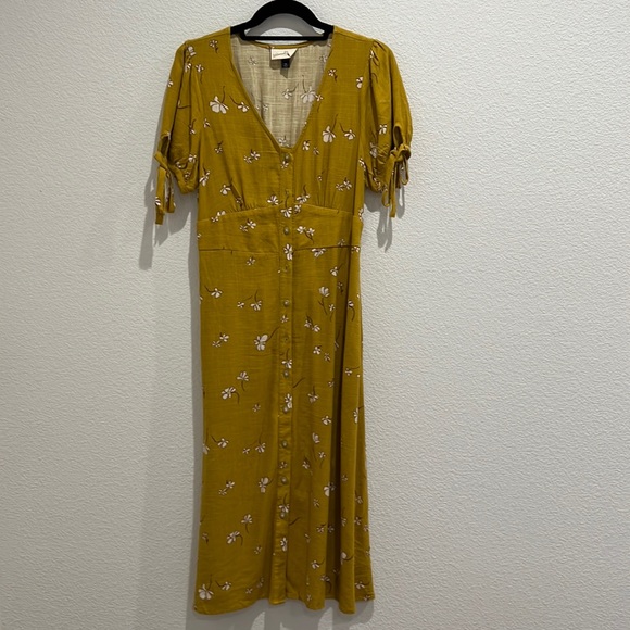 Universal Thread Dresses & Skirts - EUC yellow short sleeve floral print dress size medium